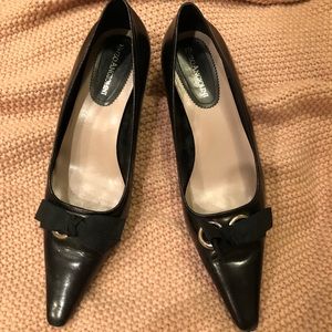 Black leather kitten heels 👠 🐱